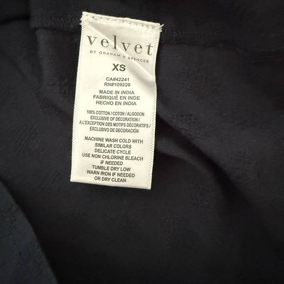 NEW Velvet by Graham and Spencer Carina Blouse Blouse in Navy - Picture 7 of 8